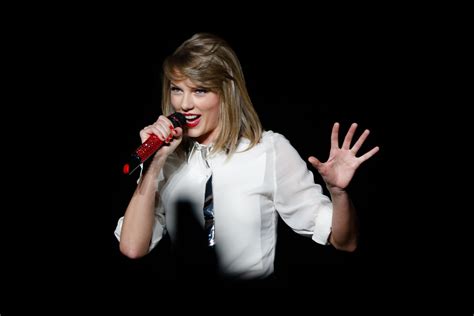  Shake It Off Taylor Swiftin energinen pophymni itsensä rakastamisesta